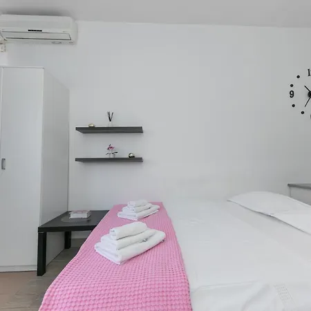 For 2, Wi-fi, Kitchenette, Public Parking, Private Entrance Apartament Split