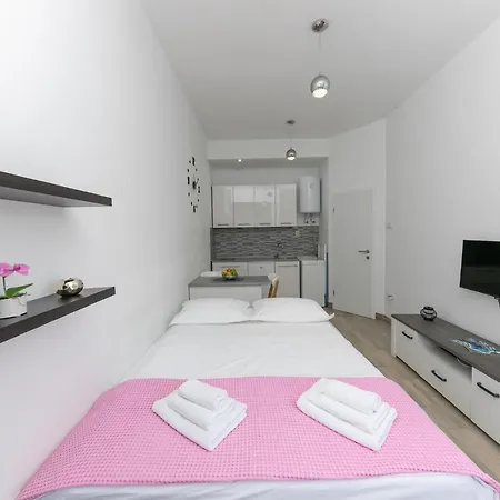 Apartment For 2, Wi-fi, Kitchenette, Public Parking, Private Entrance Split