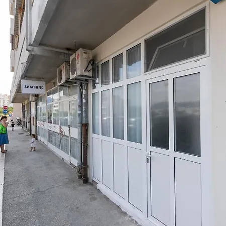 For 2, Wi-fi, Kitchenette, Public Parking, Private Entrance * Split