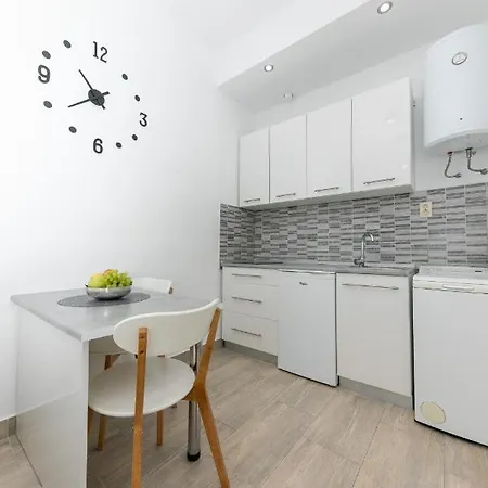 For 2, Wi-fi, Kitchenette, Public Parking, Private Entrance Apartament