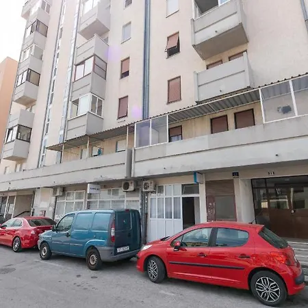 For 2, Wi-fi, Kitchenette, Public Parking, Private Entrance Appartement