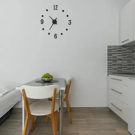 Appartement For 2, Wi-fi, Kitchenette, Public Parking, Private Entrance Split