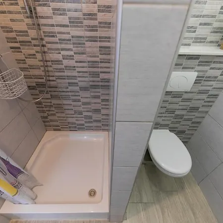 For 2, Wi-fi, Kitchenette, Public Parking, Private Entrance Split