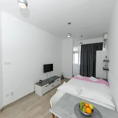 For 2, Wi-fi, Kitchenette, Public Parking, Private Entrance Apartment Split