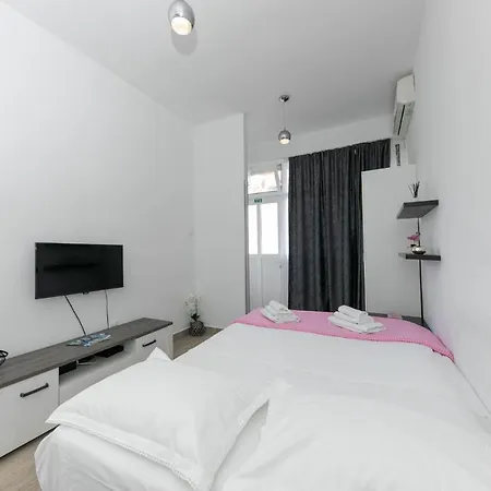 For 2, Wi-fi, Kitchenette, Public Parking, Private Entrance Apartment Split